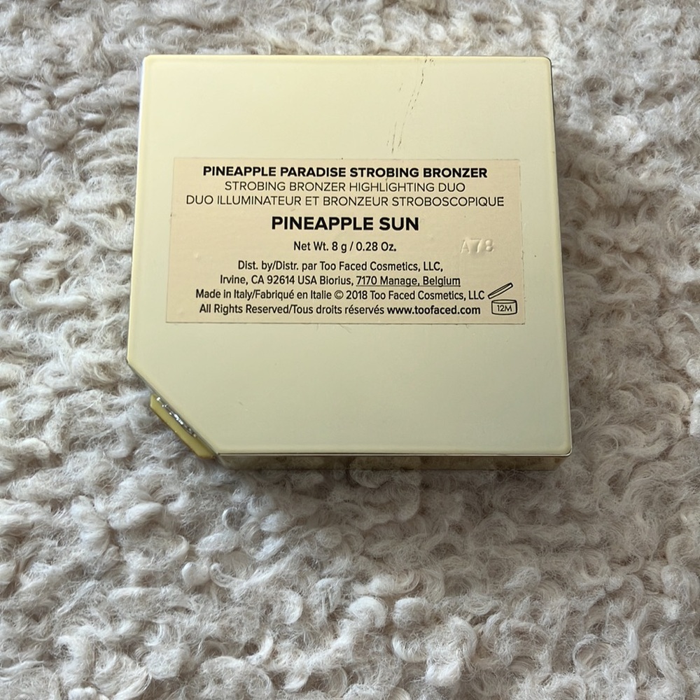 Too faced pineapple sun bronzer and highlighter duo - Picture 7 of 7